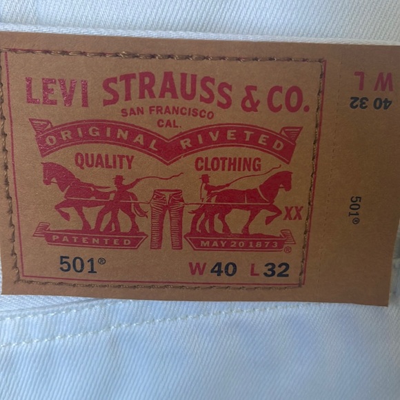 Up for sale a pair of white Levi’s jeans 501. W40 L 32 - Picture 1 of 3